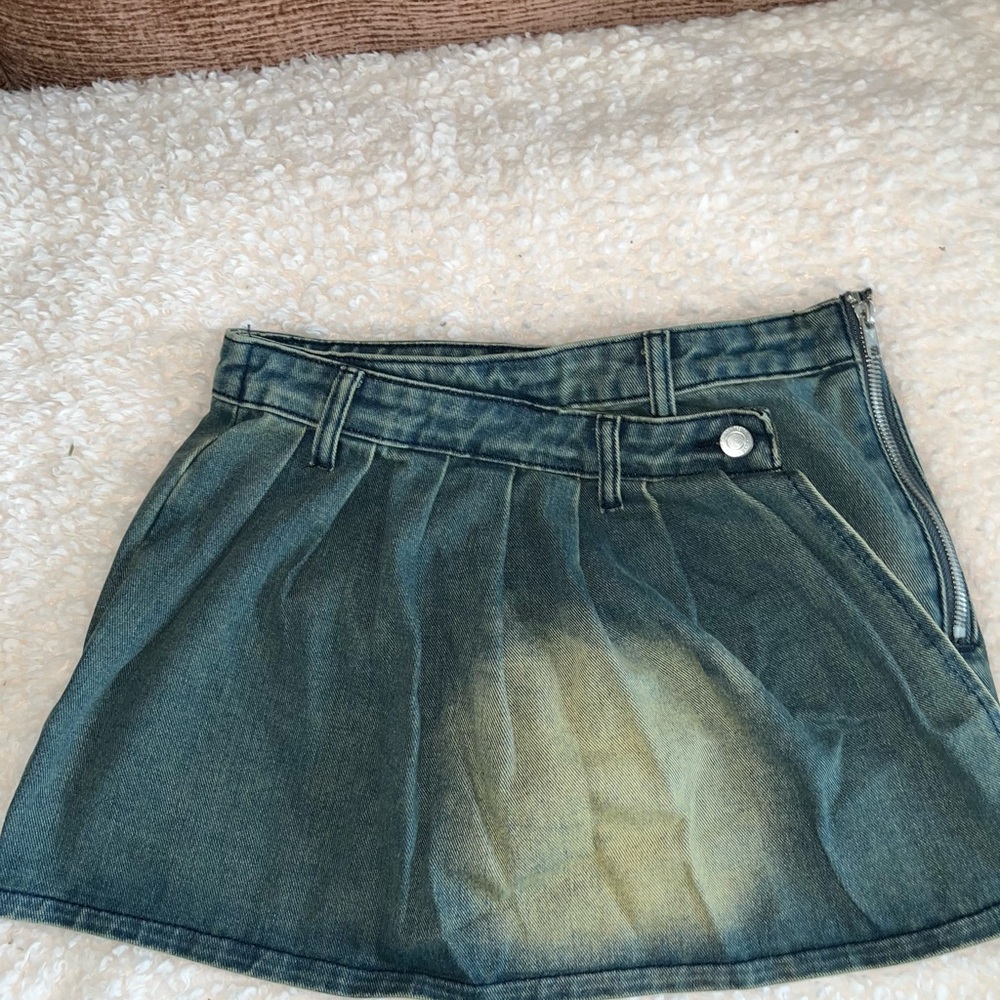 PrettyLittleThing Green Pleated Skater Mini Skirt